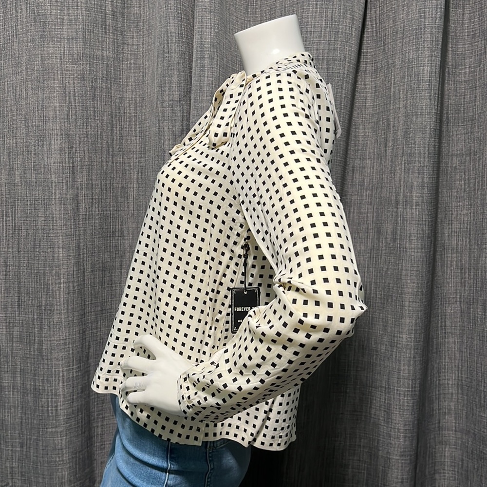 NWT Forever 21 Square Dot Geometric Printed Long Sleeve Neck Tie Blouse Small - Picture 7 of 11
